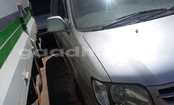 Oofamaa Toyota 4Runner Silver Makiinaa iti Mogadishu keessatti Somalia keessatti Oofamaa Toyota 4Runner Silver Makiinaa iti Mogadishu keessatti Somalia keessatti