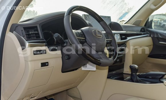 اشتري Imported Lexus LX أبيض سيارة في Import - Dubai في الصومال اشتري Imported Lexus LX أبيض سيارة في Import - Dubai في الصومال