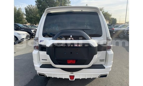 اشتري Imported Mitsubishi Pajero أبيض سيارة في Import - Dubai في الصومال اشتري Imported Mitsubishi Pajero أبيض سيارة في Import - Dubai في الصومال