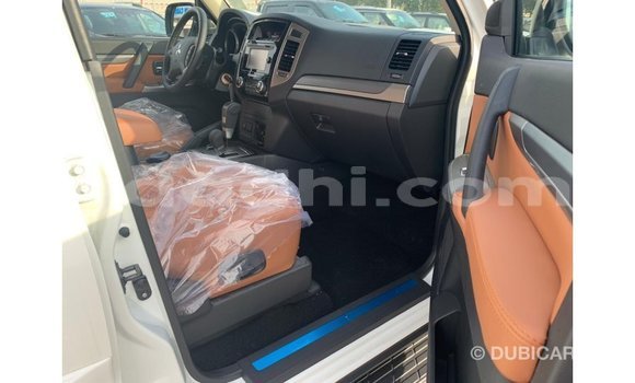 اشتري Imported Mitsubishi Pajero أبيض سيارة في Import - Dubai في الصومال اشتري Imported Mitsubishi Pajero أبيض سيارة في Import - Dubai في الصومال