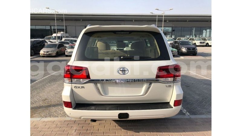 Big with watermark toyota land cruiser somalia import dubai 4246