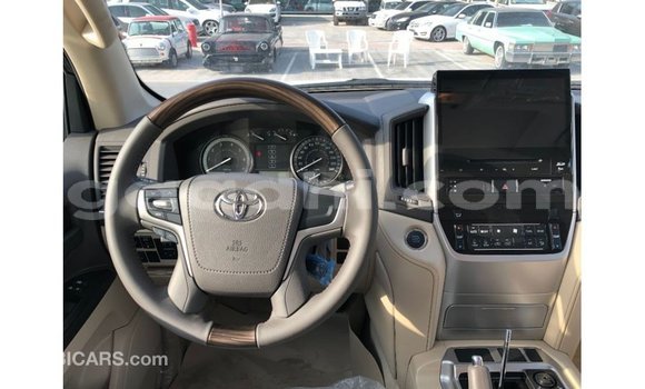 Buy Import Toyota Land Cruiser White Car in Import - Dubai in Somalia Buy Import Toyota Land Cruiser White Car in Import - Dubai in Somalia