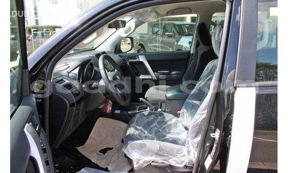 اشتري Imported Toyota Hilux أسود سيارة في Import - Dubai في الصومال اشتري Imported Toyota Hilux أسود سيارة في Import - Dubai في الصومال