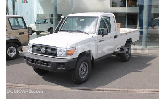اشتري Imported Toyota Land Cruiser أبيض سيارة في Import - Dubai في الصومال اشتري Imported Toyota Land Cruiser أبيض سيارة في Import - Dubai في الصومال