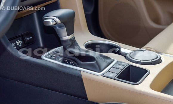 Acheter Import Voiture Kia Sportage Blanc à Import - Dubai, Somalie Acheter Import Voiture Kia Sportage Blanc à Import - Dubai, Somalie