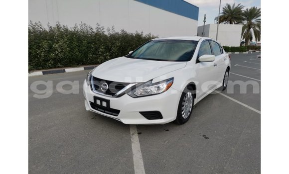 Nunua Imported Nissan Altima Nyeupe Gari ndani ya Import - Dubai nchini Somalia Nunua Imported Nissan Altima Nyeupe Gari ndani ya Import - Dubai nchini Somalia