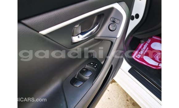 Nunua Imported Nissan Altima Nyeupe Gari ndani ya Import - Dubai nchini Somalia Nunua Imported Nissan Altima Nyeupe Gari ndani ya Import - Dubai nchini Somalia