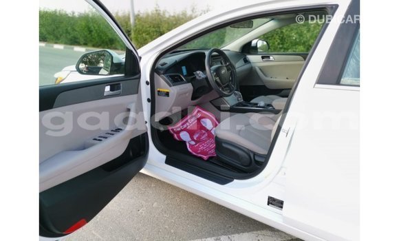 Nunua Imported Hyundai Sonata Nyeupe Gari ndani ya Import - Dubai nchini Somalia Nunua Imported Hyundai Sonata Nyeupe Gari ndani ya Import - Dubai nchini Somalia