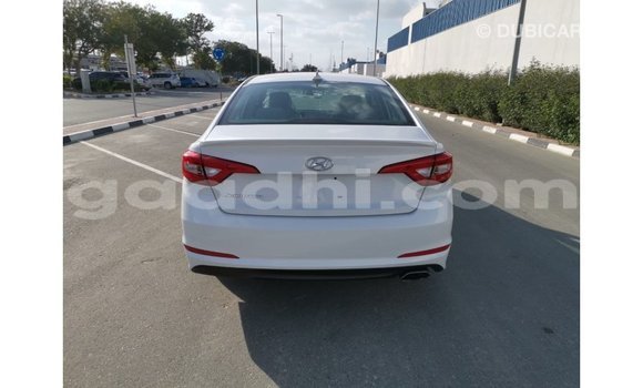Nunua Imported Hyundai Sonata Nyeupe Gari ndani ya Import - Dubai nchini Somalia Nunua Imported Hyundai Sonata Nyeupe Gari ndani ya Import - Dubai nchini Somalia