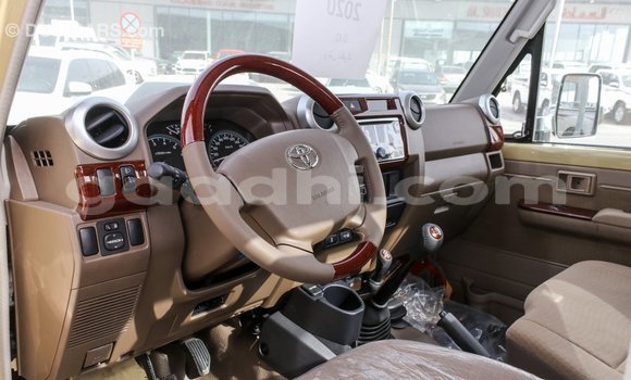 Buy Import Toyota Land Cruiser Beige Car in Import - Dubai in Somalia Buy Import Toyota Land Cruiser Beige Car in Import - Dubai in Somalia