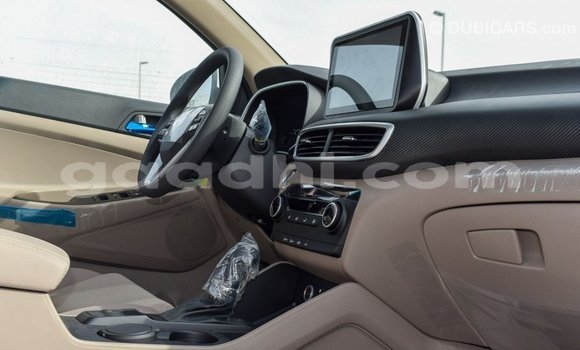اشتري Imported Hyundai Tucson أبيض سيارة في Import - Dubai في الصومال اشتري Imported Hyundai Tucson أبيض سيارة في Import - Dubai في الصومال