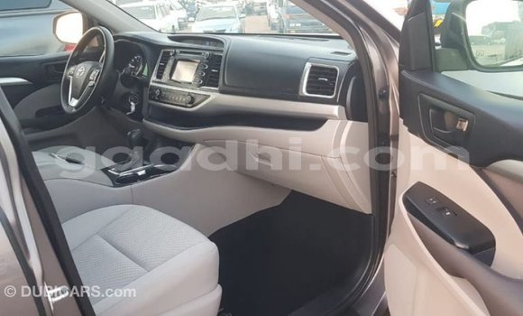 ይግዙ Imported Toyota Highlander ሌላ መኪና በ Import - Dubai በ ሶማሊያ ይግዙ Imported Toyota Highlander ሌላ መኪና በ Import - Dubai በ ሶማሊያ