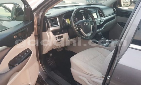 ይግዙ Imported Toyota Highlander ሌላ መኪና በ Import - Dubai በ ሶማሊያ ይግዙ Imported Toyota Highlander ሌላ መኪና በ Import - Dubai በ ሶማሊያ