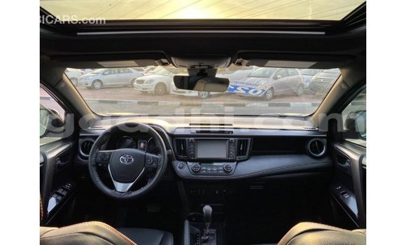 Buy Import Toyota HiAce Other Truck in Import - Dubai in Somalia Buy Import Toyota HiAce Other Truck in Import - Dubai in Somalia