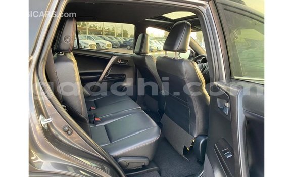 Buy Import Toyota HiAce Other Truck in Import - Dubai in Somalia Buy Import Toyota HiAce Other Truck in Import - Dubai in Somalia