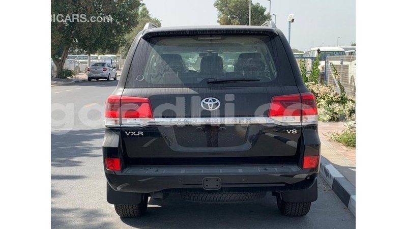 Big with watermark toyota land cruiser somalia import dubai 4273