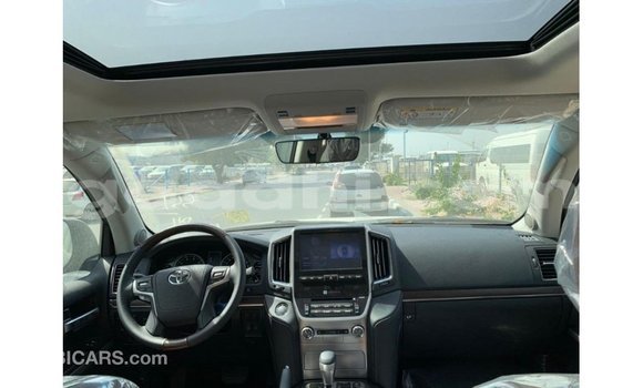 ይግዙ Imported Toyota Land Cruiser ጥቁር መኪና በ Import - Dubai በ ሶማሊያ ይግዙ Imported Toyota Land Cruiser ጥቁር መኪና በ Import - Dubai በ ሶማሊያ