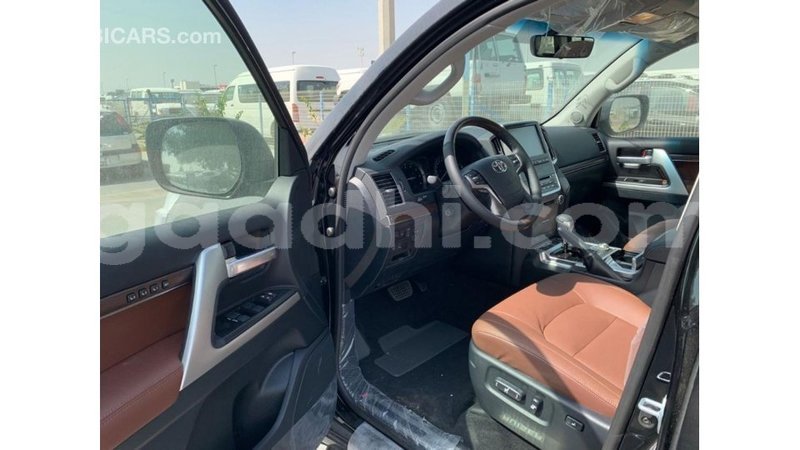 Big with watermark toyota land cruiser somalia import dubai 4273