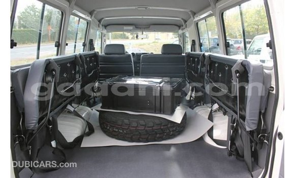 Nunua Imported Toyota Land Cruiser Nyeupe Gari ndani ya Import - Dubai nchini Somalia Nunua Imported Toyota Land Cruiser Nyeupe Gari ndani ya Import - Dubai nchini Somalia