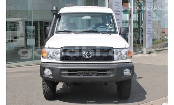 Nunua Imported Toyota Land Cruiser Nyeupe Gari ndani ya Import - Dubai nchini Somalia Nunua Imported Toyota Land Cruiser Nyeupe Gari ndani ya Import - Dubai nchini Somalia