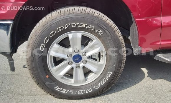 Acheter Import Voiture Ford Club Wagon Rouge à Import - Dubai, Somalie Acheter Import Voiture Ford Club Wagon Rouge à Import - Dubai, Somalie