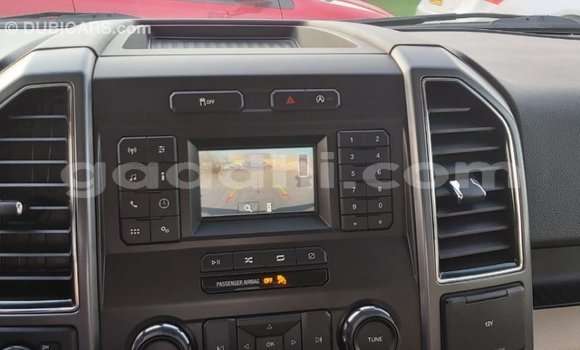 Acheter Import Voiture Ford Club Wagon Rouge à Import - Dubai, Somalie Acheter Import Voiture Ford Club Wagon Rouge à Import - Dubai, Somalie