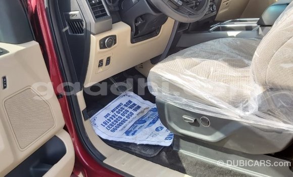 Acheter Import Voiture Ford Club Wagon Rouge à Import - Dubai, Somalie Acheter Import Voiture Ford Club Wagon Rouge à Import - Dubai, Somalie