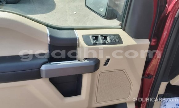 Acheter Import Voiture Ford Club Wagon Rouge à Import - Dubai, Somalie Acheter Import Voiture Ford Club Wagon Rouge à Import - Dubai, Somalie