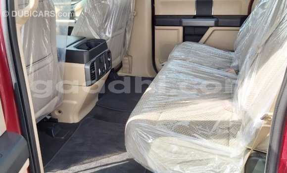 Acheter Import Voiture Ford Club Wagon Rouge à Import - Dubai, Somalie Acheter Import Voiture Ford Club Wagon Rouge à Import - Dubai, Somalie