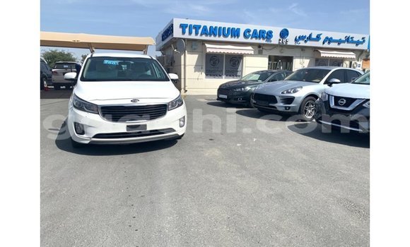 Acheter Import Voiture Kia Carnival Blanc à Import - Dubai, Somalie Acheter Import Voiture Kia Carnival Blanc à Import - Dubai, Somalie