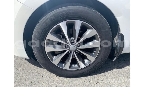 Acheter Import Voiture Kia Carnival Blanc à Import - Dubai, Somalie Acheter Import Voiture Kia Carnival Blanc à Import - Dubai, Somalie