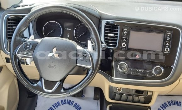 Acheter Import Voiture Mitsubishi Outlander Blanc à Import - Dubai, Somalie Acheter Import Voiture Mitsubishi Outlander Blanc à Import - Dubai, Somalie