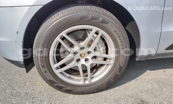 Acheter Import Voiture Porsche Macan Autre à Import - Dubai, Somalie Acheter Import Voiture Porsche Macan Autre à Import - Dubai, Somalie