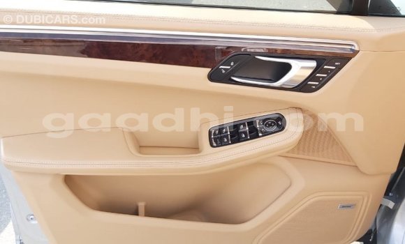 Acheter Import Voiture Porsche Macan Autre à Import - Dubai, Somalie Acheter Import Voiture Porsche Macan Autre à Import - Dubai, Somalie