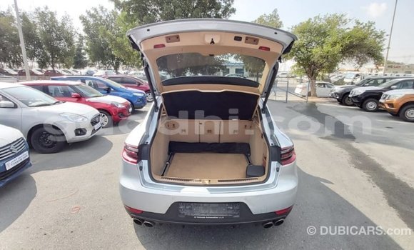 Acheter Import Voiture Porsche Macan Autre à Import - Dubai, Somalie Acheter Import Voiture Porsche Macan Autre à Import - Dubai, Somalie
