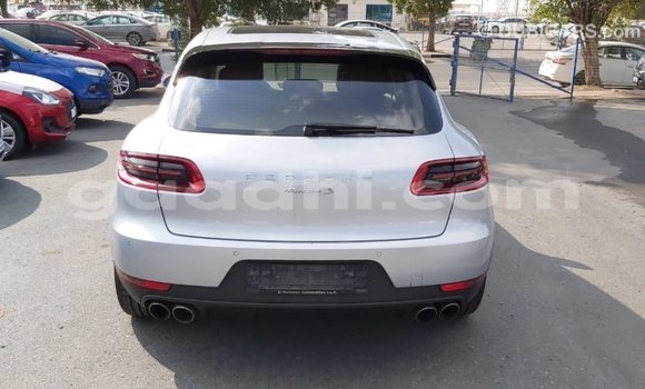 Acheter Import Voiture Porsche Macan Autre à Import - Dubai, Somalie Acheter Import Voiture Porsche Macan Autre à Import - Dubai, Somalie