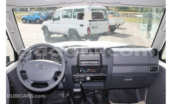 ይግዙ Imported Toyota Land Cruiser ነጭ መኪና በ Import - Dubai በ ሶማሊያ ይግዙ Imported Toyota Land Cruiser ነጭ መኪና በ Import - Dubai በ ሶማሊያ