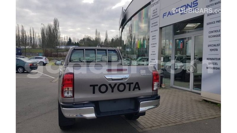 Big with watermark toyota hilux somalia import dubai 4325