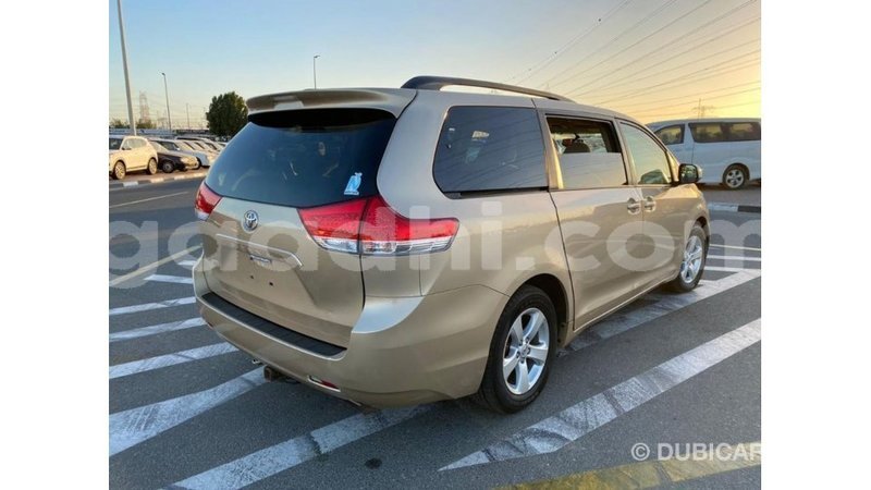 Big with watermark toyota sienna somalia import dubai 4336