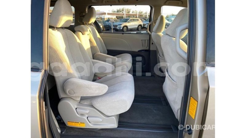 Big with watermark toyota sienna somalia import dubai 4336