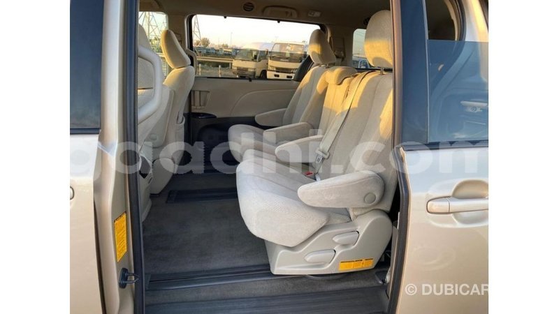 Big with watermark toyota sienna somalia import dubai 4336