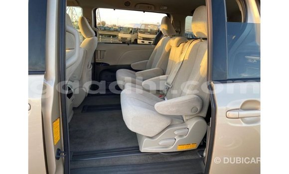 ይግዙ Imported Toyota Sienna ሌላ መኪና በ Import - Dubai በ ሶማሊያ ይግዙ Imported Toyota Sienna ሌላ መኪና በ Import - Dubai በ ሶማሊያ