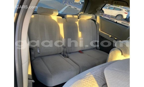 ይግዙ Imported Toyota Sienna ሌላ መኪና በ Import - Dubai በ ሶማሊያ ይግዙ Imported Toyota Sienna ሌላ መኪና በ Import - Dubai በ ሶማሊያ