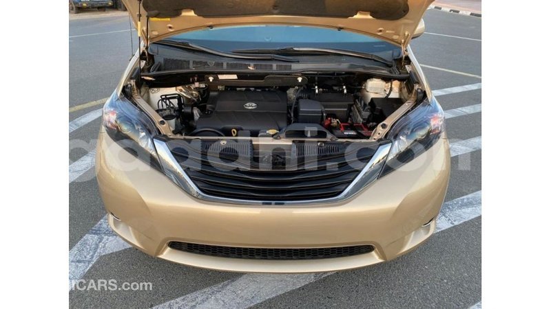 Big with watermark toyota sienna somalia import dubai 4336