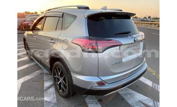 ይግዙ Imported Toyota HiAce ሌላ የጭነት መኪና በ Import - Dubai በ ሶማሊያ ይግዙ Imported Toyota HiAce ሌላ የጭነት መኪና በ Import - Dubai በ ሶማሊያ