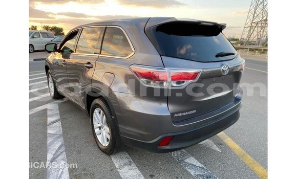 اشتري Imported Toyota Highlander آخر سيارة في Import - Dubai في الصومال اشتري Imported Toyota Highlander آخر سيارة في Import - Dubai في الصومال