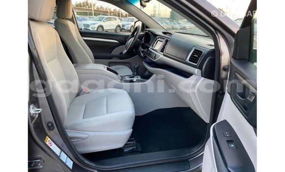 اشتري Imported Toyota Highlander آخر سيارة في Import - Dubai في الصومال اشتري Imported Toyota Highlander آخر سيارة في Import - Dubai في الصومال