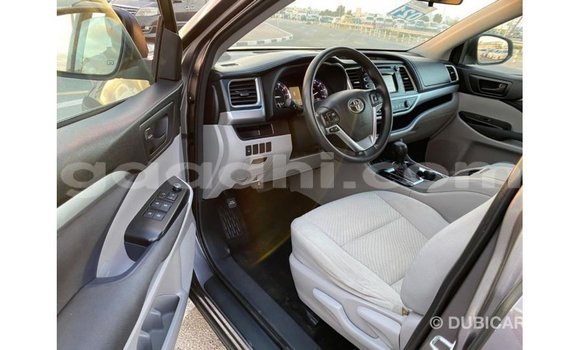 اشتري Imported Toyota Highlander آخر سيارة في Import - Dubai في الصومال اشتري Imported Toyota Highlander آخر سيارة في Import - Dubai في الصومال