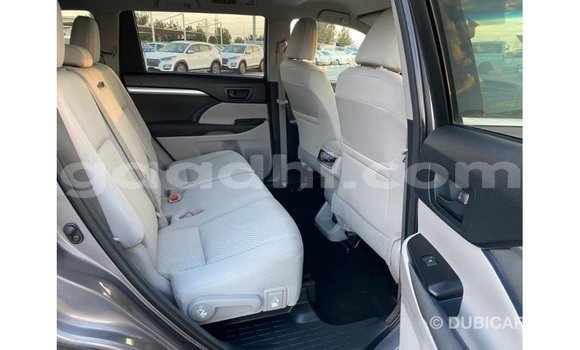 اشتري Imported Toyota Highlander آخر سيارة في Import - Dubai في الصومال اشتري Imported Toyota Highlander آخر سيارة في Import - Dubai في الصومال