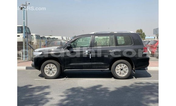 Nunua Imported Toyota Land Cruiser Nyeusi Gari ndani ya Import - Dubai nchini Somalia Nunua Imported Toyota Land Cruiser Nyeusi Gari ndani ya Import - Dubai nchini Somalia